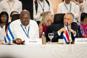 Cuban vice president Salvador Valdés Mesa (L) speaks at the IV CELAC-EU Summit. Photo: X.