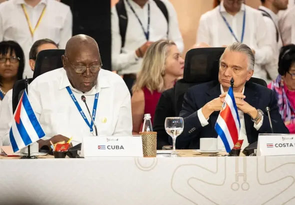 Cuban vice president Salvador Valdés Mesa (L) speaks at the IV CELAC-EU Summit. Photo: X.