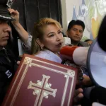 Bolivian coup leader Jeanine Áñez leaves the Miraflores Prison in La Paz, November 6, 2025. Photo: EFE/Gabriel Márquez.