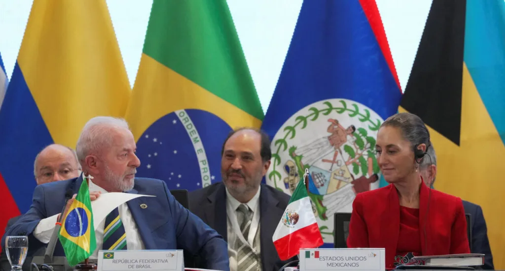 Brazilian President Luiz Inácio Lula da Silva (left) and Mexican President Claudia Sheinbaum (right) at the CELAC heads of states summit in Honduras, April 2025. File photo.