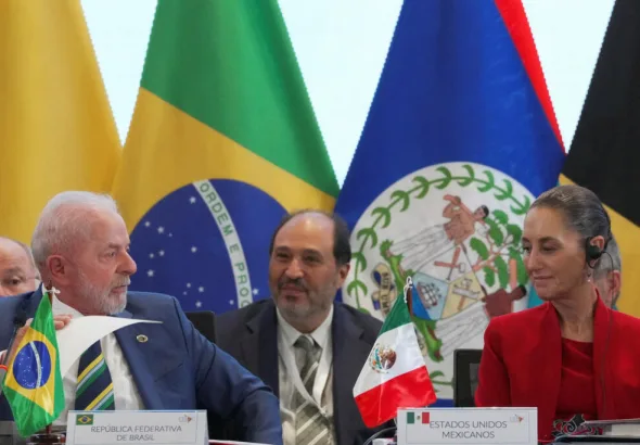 Brazilian President Luiz Inácio Lula da Silva (left) and Mexican President Claudia Sheinbaum (right) at the CELAC heads of states summit in Honduras, April 2025. File photo.