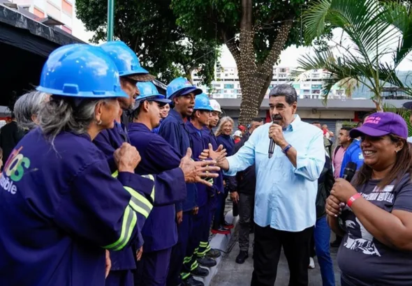 Venezuelan President Nicolás Maduro visits the Simon Bolivar Socialist Commune in the 23 the Enero parish of Caracas on Nov. 27, 2025. Photo: Venezuelan Presidential Press.