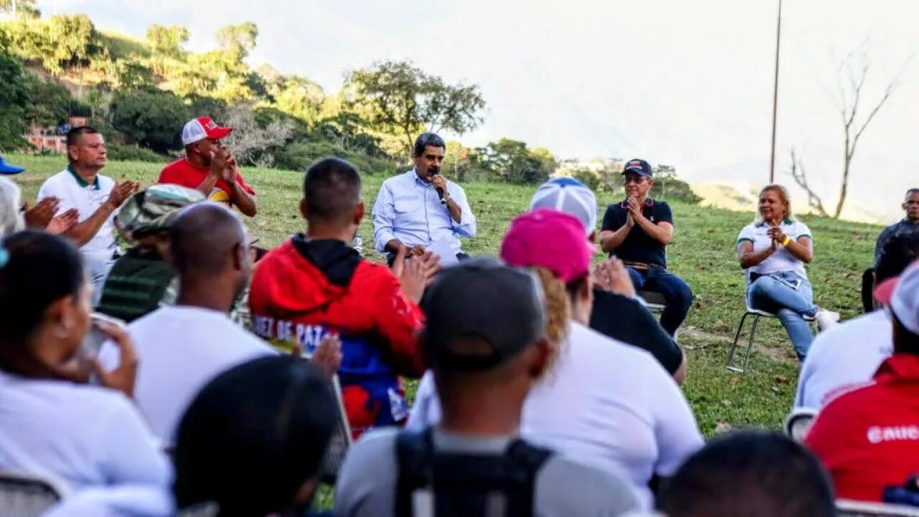 Venezuelan President Nicolás Maduro speaks to the people of the communes during a visit to the Rural Tourist Commune Parque Caiza on November 6, 2025. Photo: Venezuela's Presidential Press.