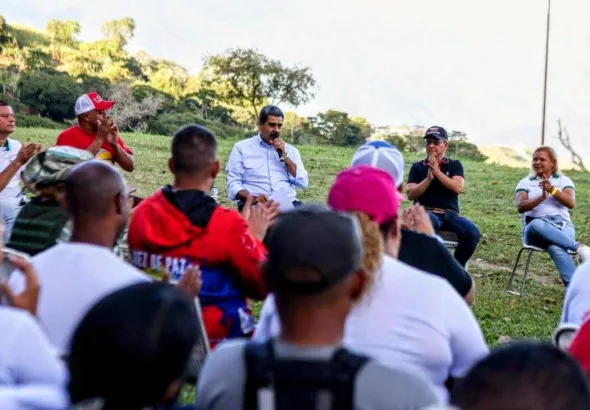 Venezuelan President Nicolás Maduro speaks to the people of the communes during a visit to the Rural Tourist Commune Parque Caiza on November 6, 2025. Photo: Venezuela's Presidential Press.