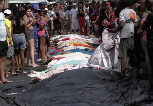 Family members of victims of Rio de Janeiro police operation search for their loved ones. Photo: Screenshot.