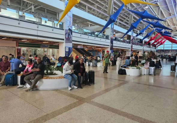 Passengers wait for their flights at Simón Bolívar International Airport in Maiquetía, Venezuela, that continues functioning normally despite Trump's no-fly zone threat. Photo: Facebook/@aeropuertomaiquetia.