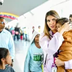 Return to the Homeland Plan President Camilla Fabri holds one of the minors reunited with their familias on Friday, Nov. 7, 2025. Photo: IG/@minjusticia_ve.