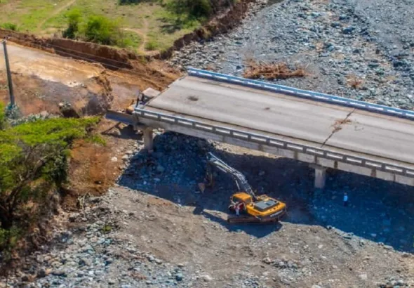 Heavy machinery removing debris from a bridge destroyed by Hurricane Melissa, in the municipality of Guamá, Santiago de Cuba province, Cuba. Photo: Facebook/Ministry of Transport of Cuba.