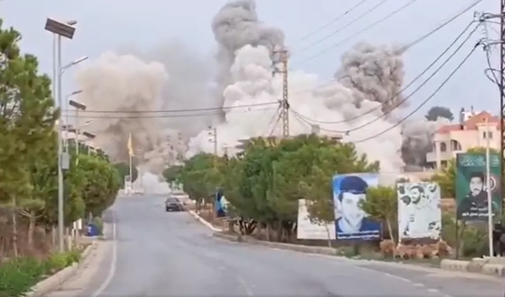 Smoke rises after an Israeli airstrike on Tayr Debba, South Lebanon, November 6, 2025. Photo: Screengrab.