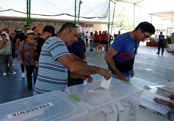 People casting their votes during presidential elections held in Chile on Sunday, Nov. 16, 2025. Photo: CNN.