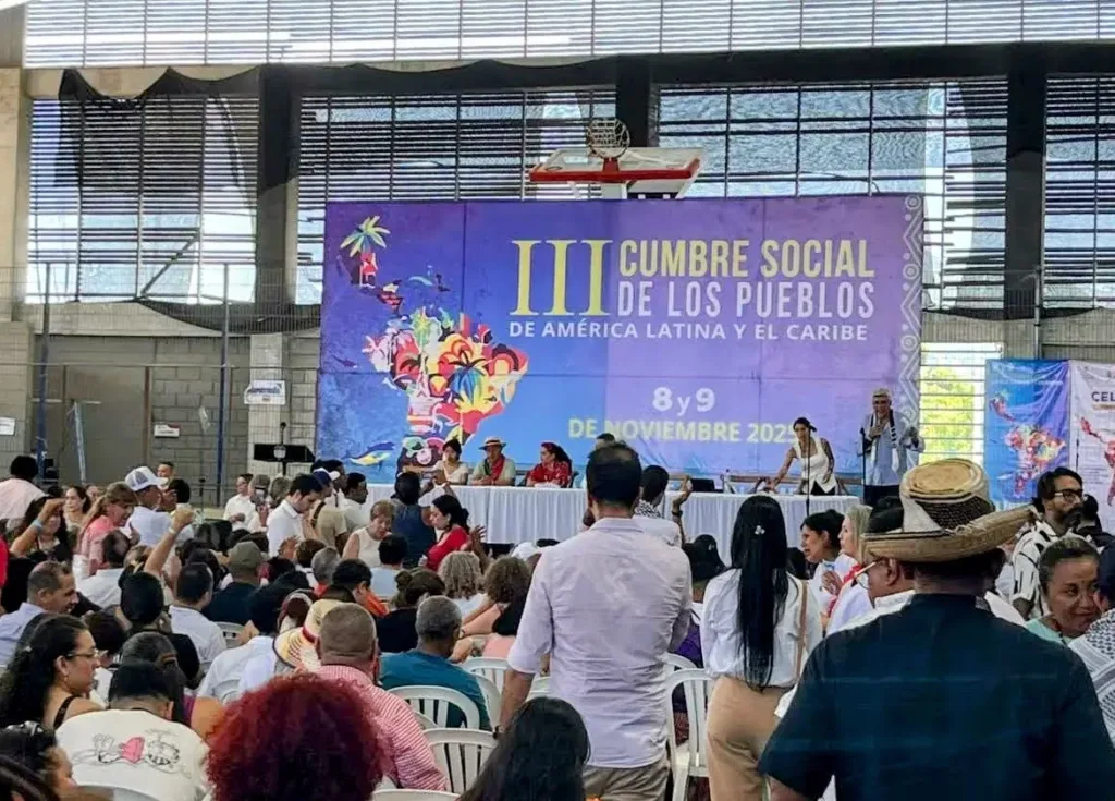 Grassroots delegates leading dialogues in Santa Marta, Colombia, to build a popular integration agenda as a roadmap for the CELAC-EU Summit. Photo: teleSUR/Colombia.