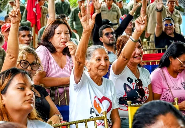 Communards participate Saturday, Nov. 1,  in an assembly to choose projects for the Popular Consultation scheduled for Nov. 23 in Venezuela. Photo: Telegram/@NicolasMaduroMoros.