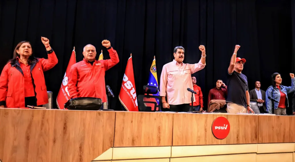Venezuelan President Nicolás Maduro along the leadership of the ruling party PSUV during the plenary of the party's fifth Congress on Tuesday, November 4, 2025. Photo: PSUV.