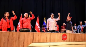 Venezuelan President Nicolás Maduro along the leadership of the ruling party PSUV during the plenary of the party's fifth Congress on Tuesday, November 4, 2025. Photo: PSUV.