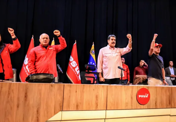Venezuelan President Nicolás Maduro along the leadership of the ruling party PSUV during the plenary of the party's fifth Congress on Tuesday, November 4, 2025. Photo: PSUV.