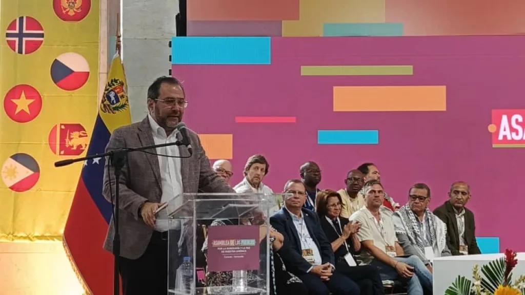 Yván Gil at the People's Assembly for Peace and Sovereignty. Photo: Con el Mazo Dando.