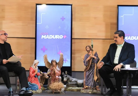 Venezuelan President Nicolás Maduro (right) speaking with Miguel Pérez Pirela (left) on episode 99 of Con Maduro+. Photo: Instagram/@presidencialven.