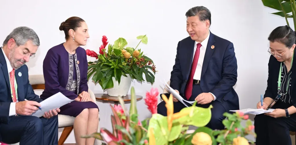 Mexican President Claudia Sheinbaum and Chinese President Xi Jinping meet at the G20 summit in Rio de Janeiro, Brazil, November 18, 2024. Photo: Li Xueren/Xinhua.