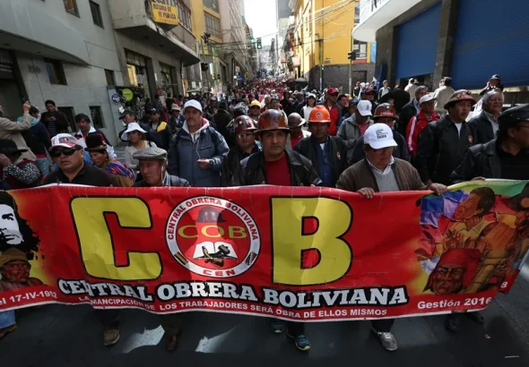 Members of the Bolivian Workers' Central (COB) marching through the streets of La Paz, Bolivia. Photo: EFE/Martin Alipaz.