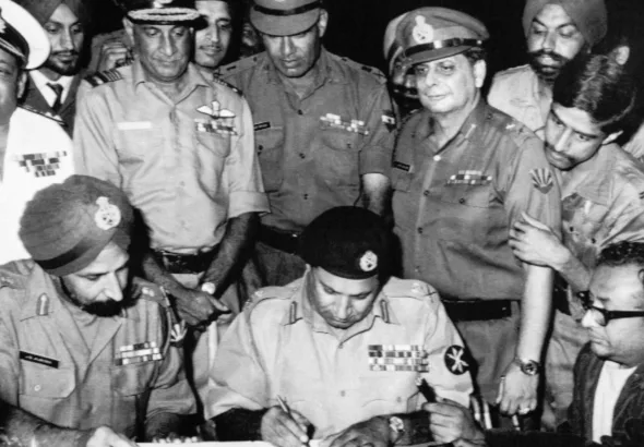 Signing of Pakistani Instrument of Surrender by Pakistan's Lt.Gen. A. A. K. Niazi to the Joint Commander of the Liberation Force Lt. Gen. Jagjit Singh Aurora in Dhaka on 16 Dec' 1971. Photo: Wikimedia Commons.