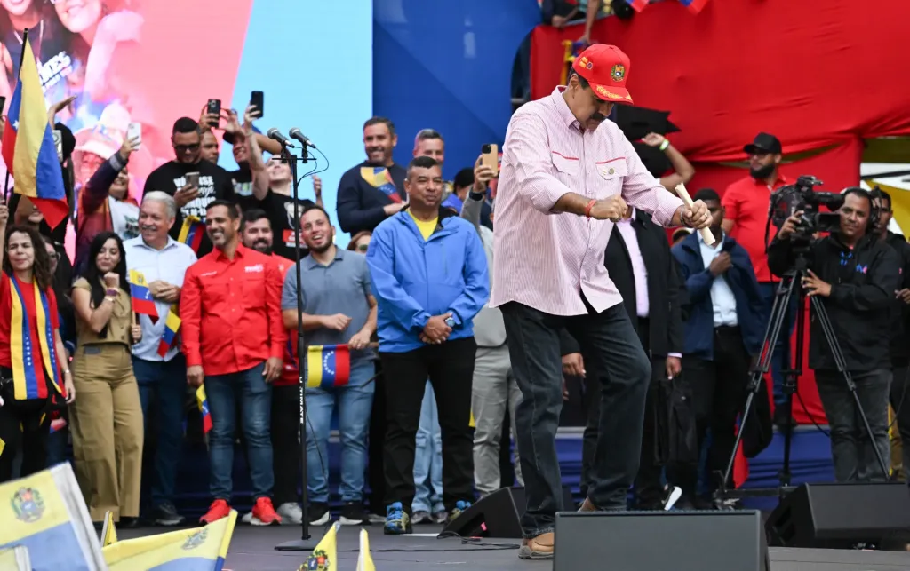 Venezuelan President Nicolás Maduro dancing a rap version of his recent calls for peace in English that has become viral in Venezuela, during a massive rally of support in Caracas on Monday, December 1, 2025. Photo: AFP.