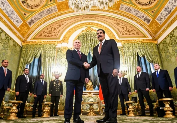 Venezuelan President Nicolás Maduro shakes hands with his Russian counterpart Vladimir Putin during a meeting at Moscow's Kremlin in May 2025. Photo: Venezuelan Presidential Press/file photo.