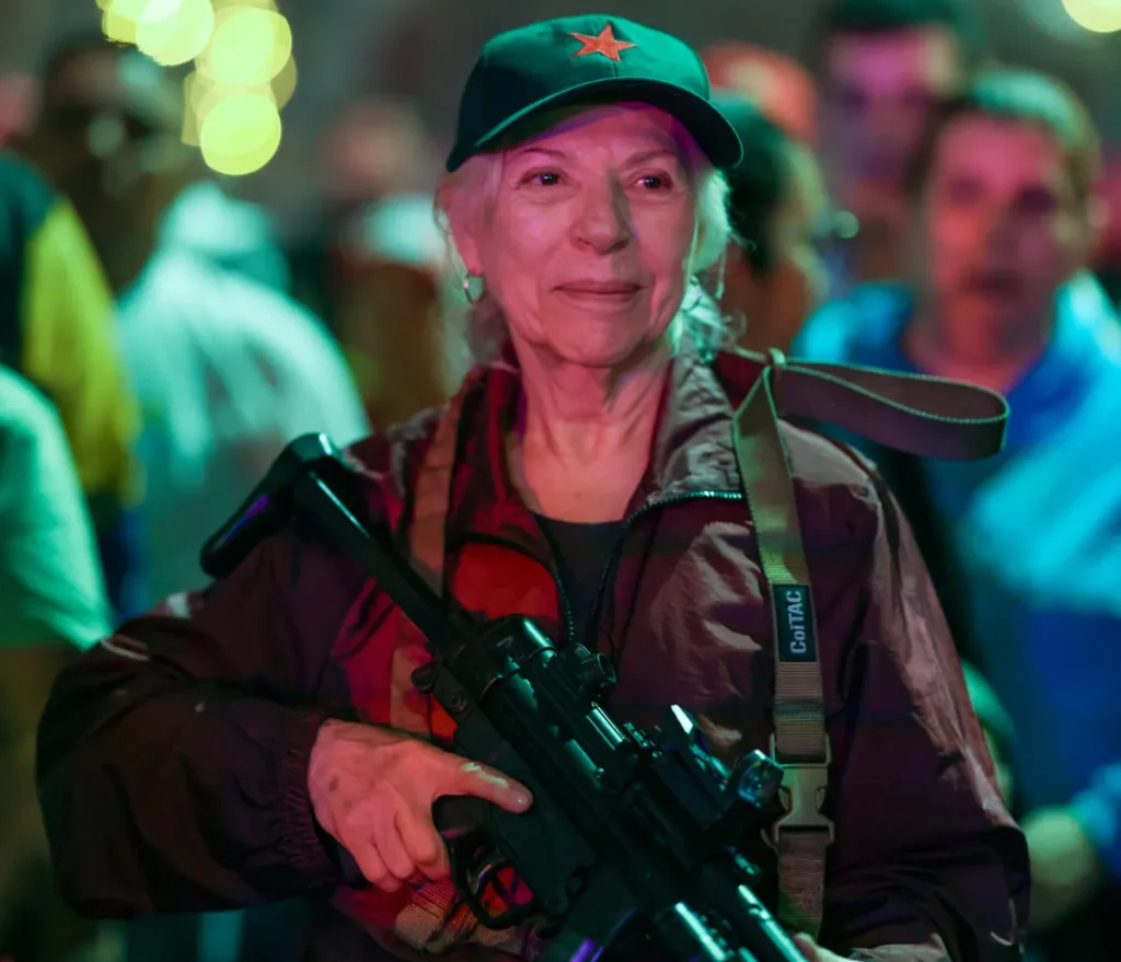 A woman holds a rifle during a security deployment in the Petare neighbourhood of Caracas, Venezuela, 15 October 2025. Photo: Rosana Silva R./file photo.