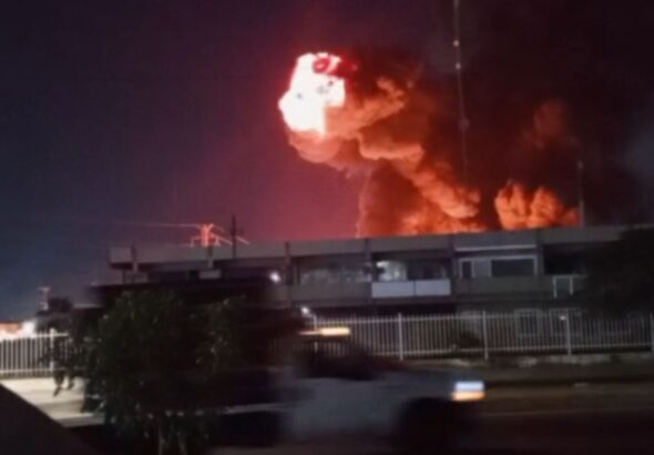 Explosion caught on video of the fire at the Primazol warehouse in Maracaibo, Zulia state, Venezuela, on December 24, 2025. Photo: La Verdad.