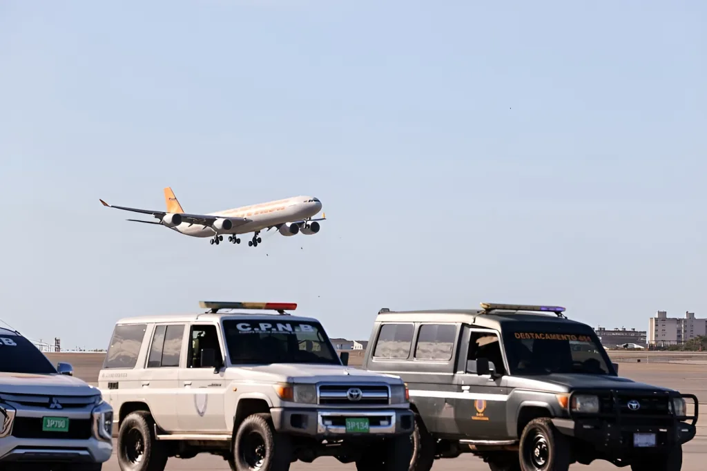 A Conviasa flight with repatriated Venezuelan migrants from Mexico lands at Simón Bolívar International Airport on December 3, 2025. Photo: X/@minjusticia_ve.