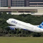 A JetBlue Airbus climbs sharply after takeoff. Photo: O'Meara/AP/file photo.