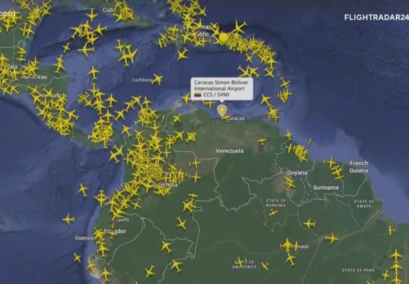 Flightradar24 live map of the Caribbean Basin and part of South America showing the reduction of flights over Venezuelan territory. Photo: 13WMAZ.
