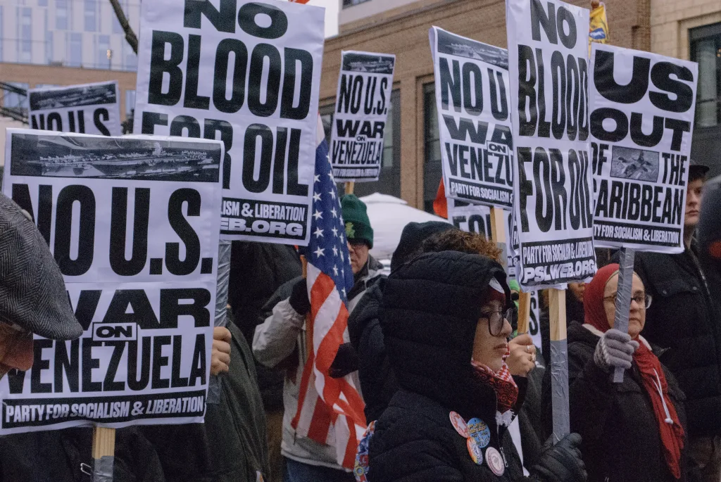 Protesters in Columbus, OH, joined more than 65 cities across the country to protest US intervention in Venezuela, expressing rejection of the “blood for oil” policy. Photo: X/@pslnational.