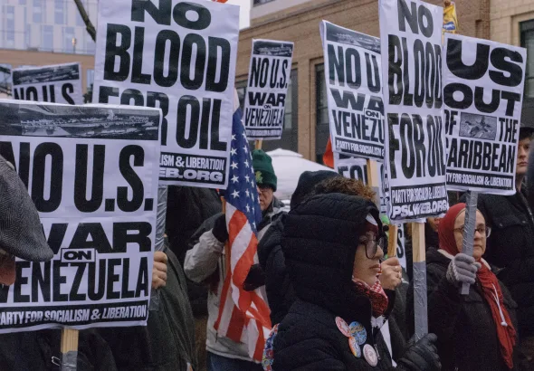 Protesters in Columbus, OH, joined more than 65 cities across the country to protest US intervention in Venezuela, expressing rejection of the “blood for oil” policy. Photo: X/@pslnational.