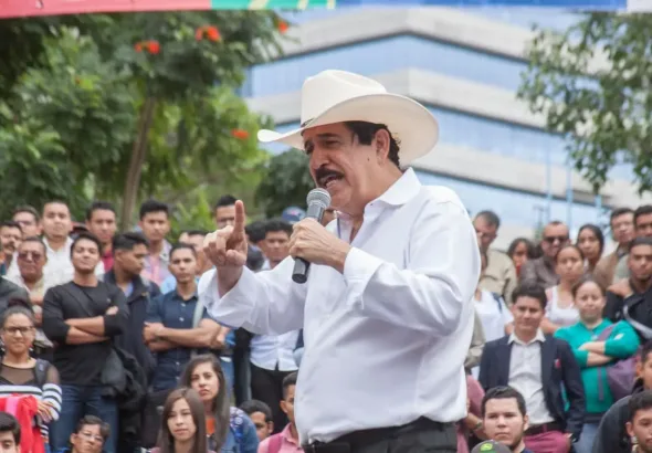 Former president of Honduras, Manuel Zelaya, addresses supporters of Libre party. Photo: Facebook / Manuel Zelaya.