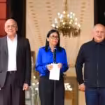 Venezuelan Acting President Delcy Rodríguez (center) next to National Assembly President Jorge Rodríguez (left) and Interior Minister Diosdado Cabello (right), giving statements to the press at Miraflores Palace in Caracas, on Wednesday, January 14, 2026. Photo: Presidential Press.