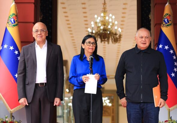 Venezuelan Acting President Delcy Rodríguez (center) next to National Assembly President Jorge Rodríguez (left) and Interior Minister Diosdado Cabello (right), giving statements to the press at Miraflores Palace in Caracas, on Wednesday, January 14, 2026. Photo: Presidential Press.