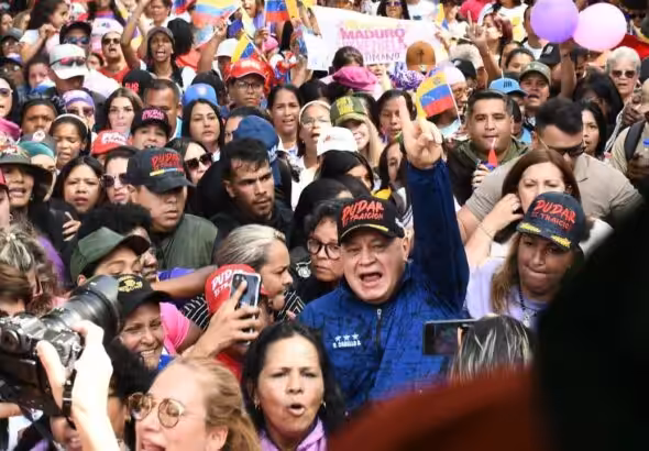 Diosdado Cabello among the crowd during the Women's March held in Caracas on January 6, 2026 in defense of Venezuelan peace, self-determination, and sovereignty and for the return of President Nicolás Maduro and First Lady Cilia Flores. Photo: Instagram/@mazo4f.