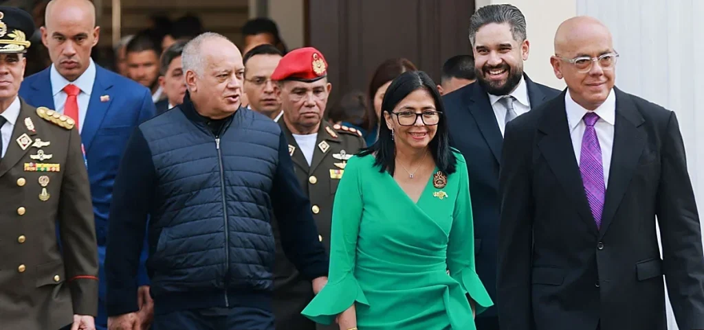 Venezuelan Acting President Delcy Rodríguez along with ministers Vladimir Padrino López and Diosdado Cabello and the president of the National Assembly Jorge Rodriguez after being sworn in on Monday, January 5. Behind them, smiling, is President Maduro's son, Nicolas Maduro Guerra. Photo: AFP.