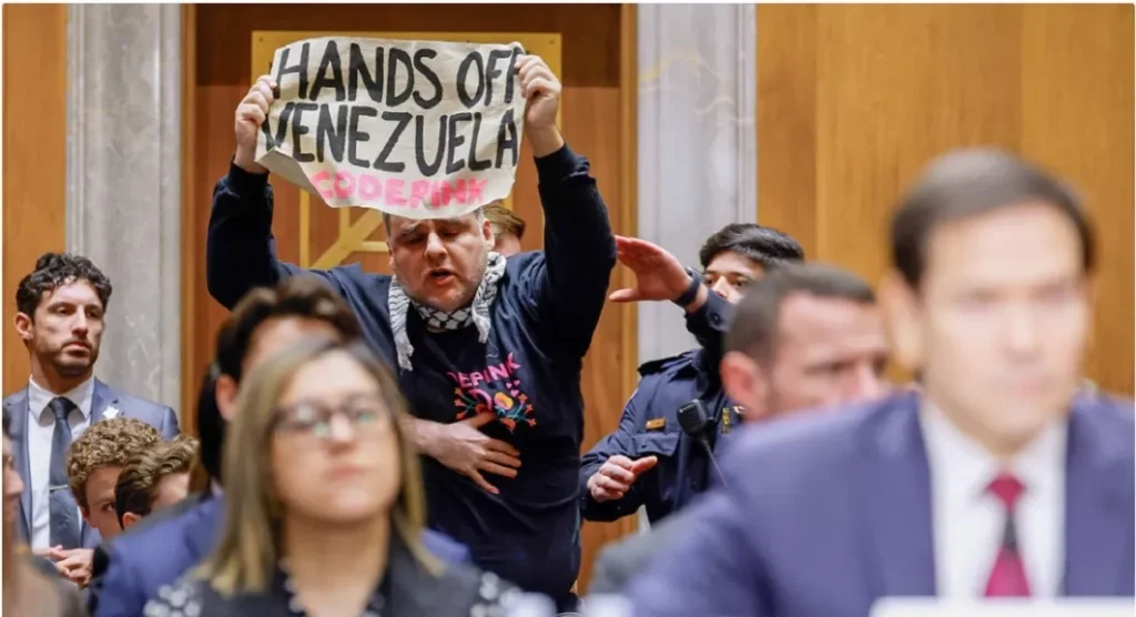 Brave protestor decries US war crimes at Senate hearing. Photo: RT.