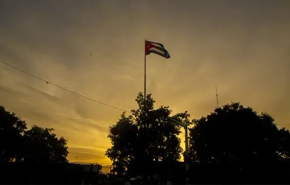 Cuban flag waving at sunset. Photo: @minint_cuba.