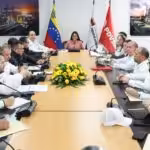 Acting President Rodríguez meets with oil sector officials to outline strategies to increase oil production. Photo: Presidential Press Office.