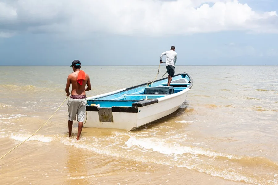 Fishermen preparing to sail from the port of Cedros in Trinidad and Tobago. Photo: EFE/Andrea De Silva.