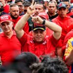 PSUV Secretary General Diosdado Cabello making the victory sign, popularized in Venezuela after the US kidnapping of President Maduro, during a massive Chavista demonstration on January 23, 2026. Photo: Con el Mazo Dando.