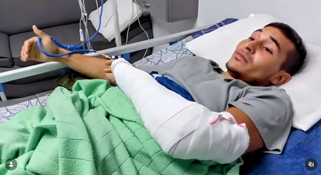 Lieutenant Pedro Sarmiento, from Venezuela's Presidential Honor Guard, tells Telesur about his experience resisting the January 3 US military aggression. Photo: Screenshot of Telesur's footage.