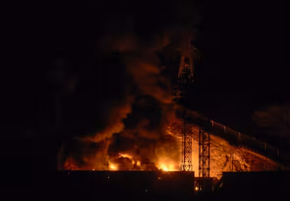 Fire at the Tiuna Fort, Venezuela's largest military complex, after US bombardment on the early morning of January 3, 2026. Photo: VCG.