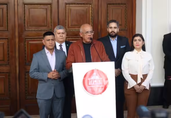 The president of the National Assembly, Jorge Rodríguez, along with members of the parliament's Advisory Commission. Photo: National Assembly.