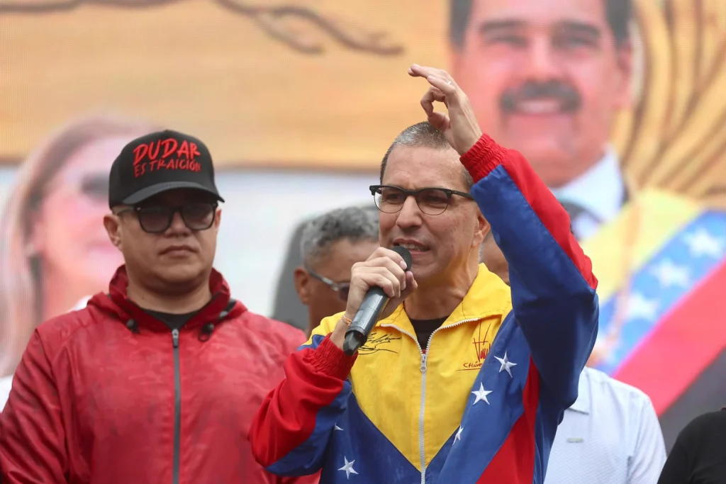 Jorge Arreaza speaks at Chavista demonstration. Photo: EFE.