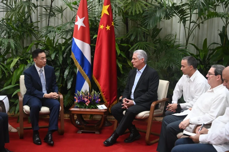 China strengthens its cooperation with Cuba through a new round of humanitarian and energy assistance valued at 80 million dollars and 60,000 tons of rice, in response to the emergencies arising from the U.S. blockade. Photo: Cuban Presidency.
