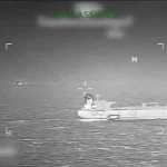 Southern Command detailed that Marines and naval personnel from Joint Task Force Southern Spear departed from the aircraft carrier USS Gerald R. Ford to carry out the operation. Photo: Screenshot.