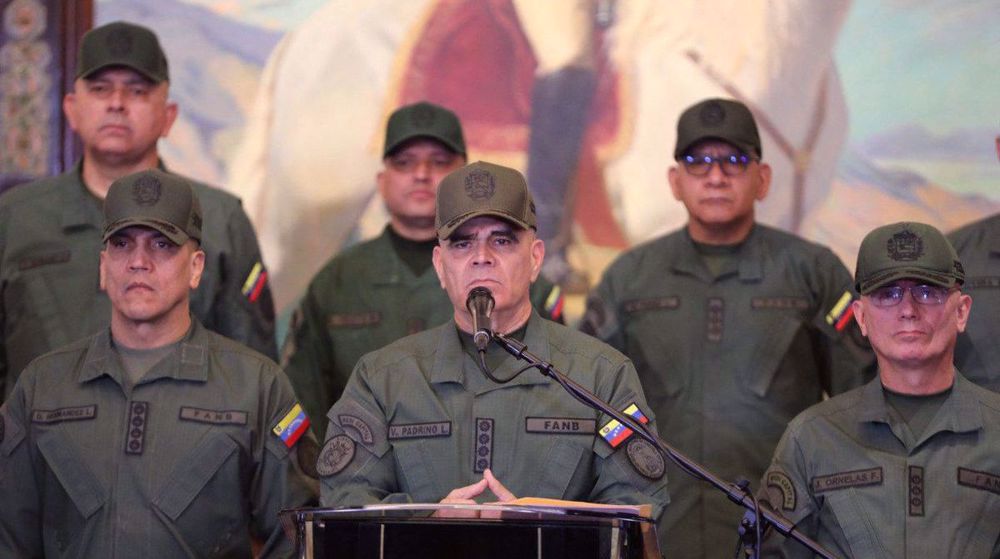 General Padrino, surrounded by high-ranking members of Venezuela's armed forces, affirmed their loyalty to President Maduro and the PSUV earlier today.